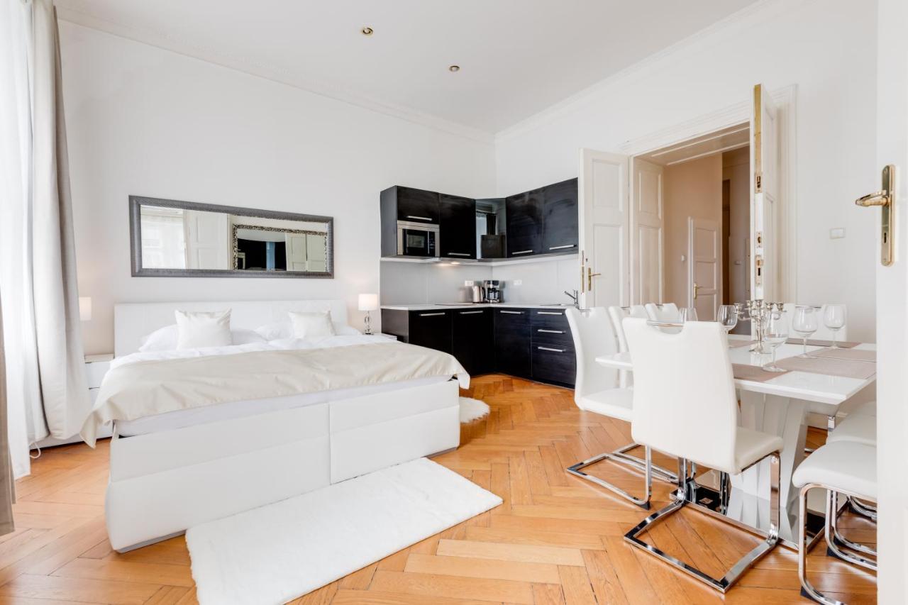 Wenceslass Square Royal Residence Apartments Praha Bagian luar foto